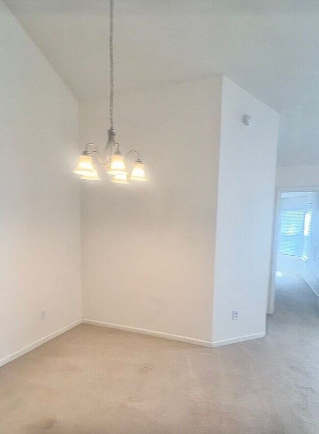 Building Photo - Central Wilmington! Live across from The Point at Barclay! Lovely one level patio home in popular...