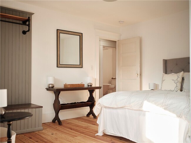 Building Photo - 38 Lake St