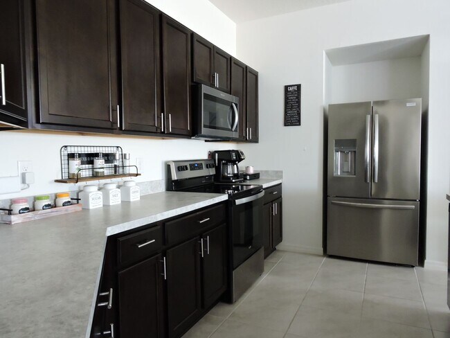 Building Photo - 4/2 Single Family Home