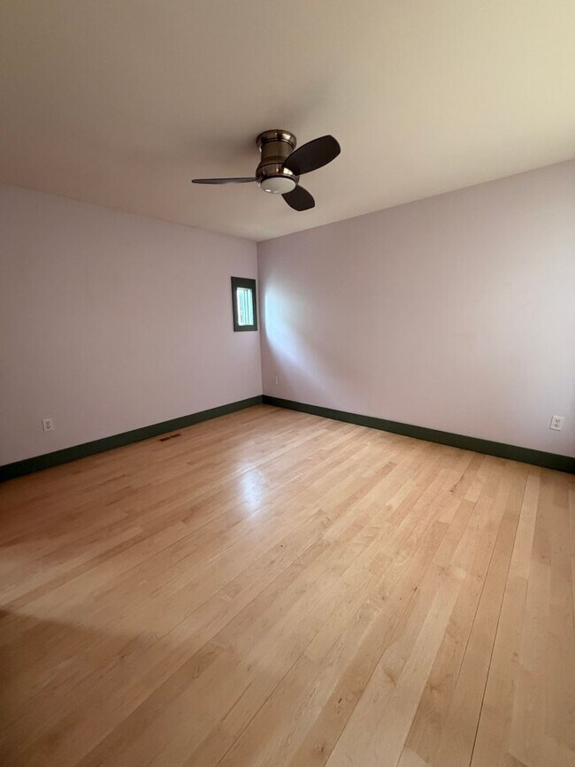 Building Photo - ABSOLUTELY BEAUTIFUL 4-Bedroom Townhome in the Highly Sought-After Prospect Neighborhood!