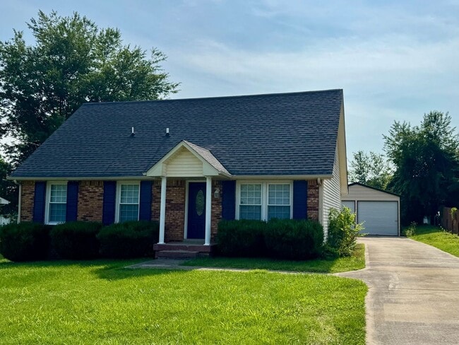 Primary Photo - Convenient location! Cute 4 Bed 2 Bath hom...