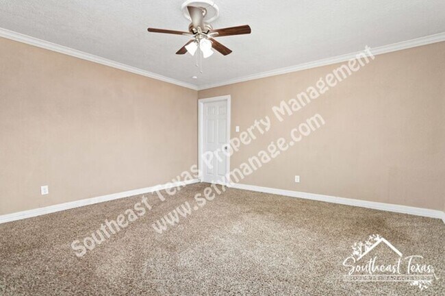 Building Photo - 250 Duhon St