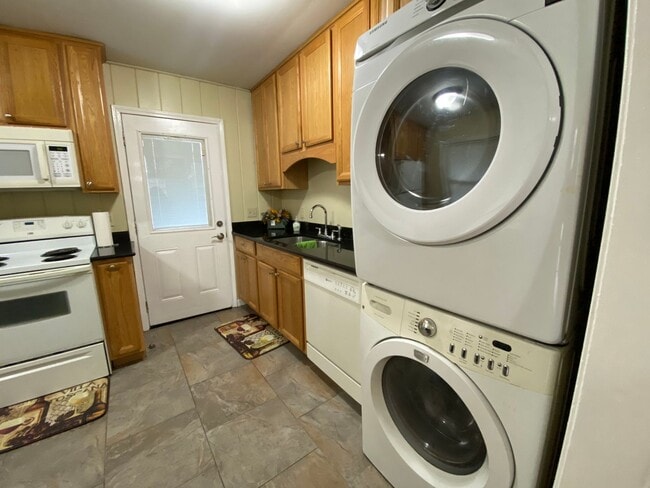 Building Photo - 303 Branham Ave SW