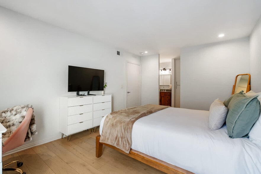 Building Photo - 6036 Rancho Mission Rd