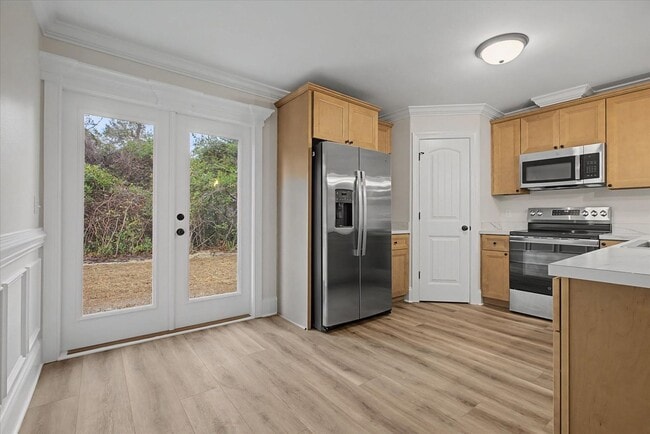 Building Photo - 4 Bedroom Home Available Now!