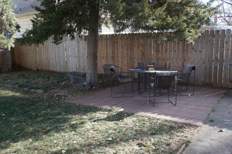 Building Photo - 7 5th Ave