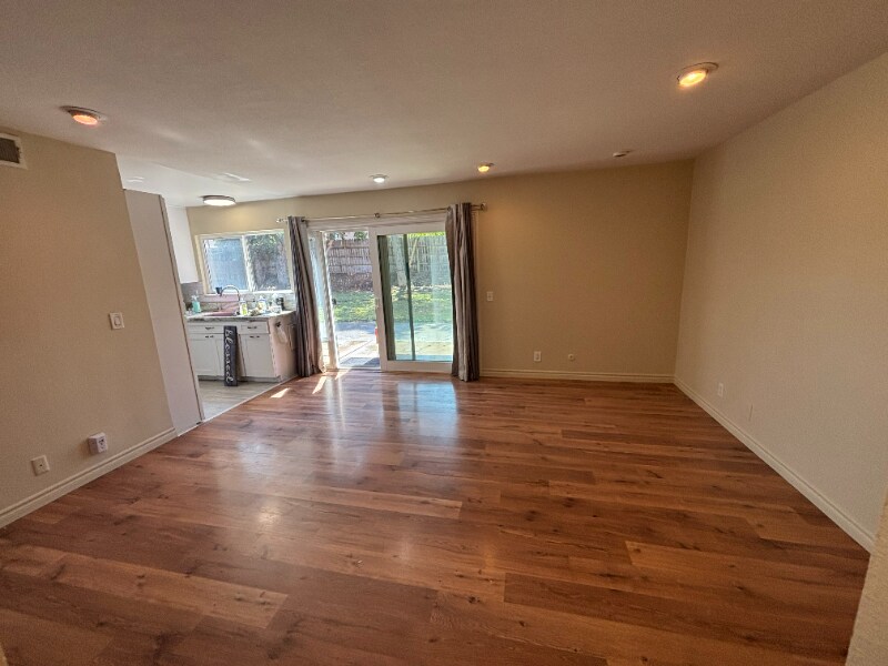 Building Photo - 15221 Polly Ave