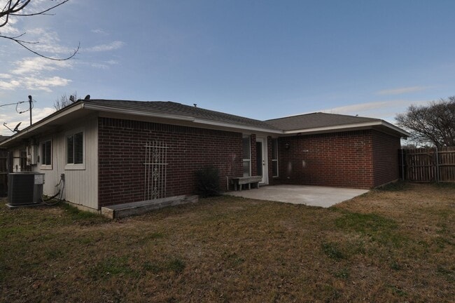 Building Photo - 5709-5711 Shadydell Drive