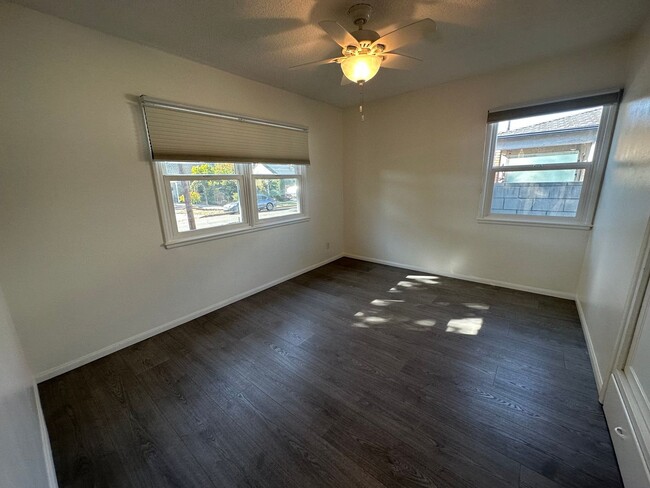 Building Photo - Beautifully remodeled 2-bedroom, 1-bathroo...