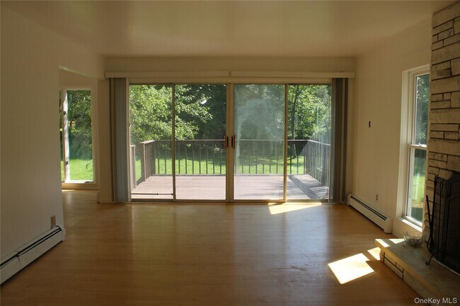 Building Photo - 8 Tanglewood Dr