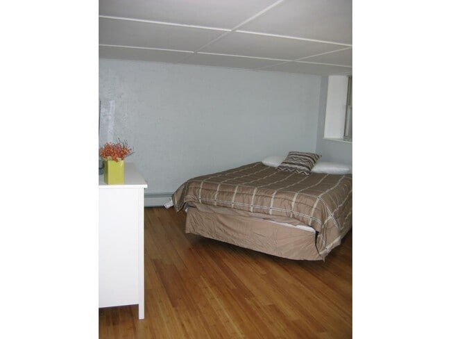 Building Photo - 11 Great Boars Head Ave