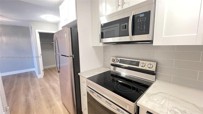 Building Photo - 200 S Birch Rd