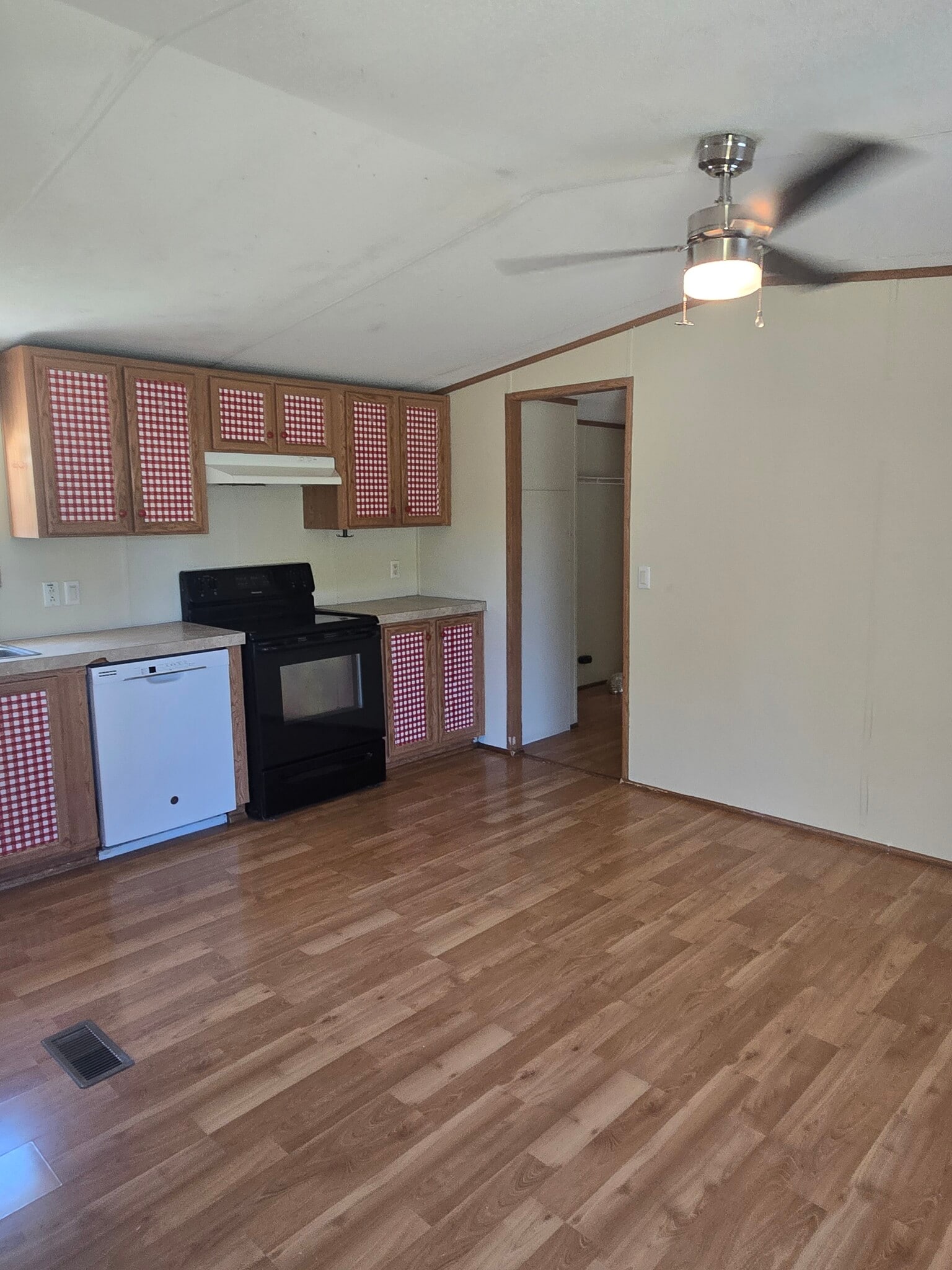 Eat in Kitchen - 7275 Old Madisonville Rd