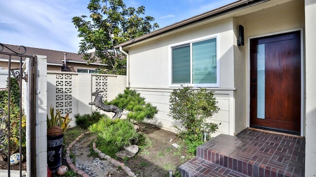 Building Photo - Spacious Home in Garden Grove for Lease