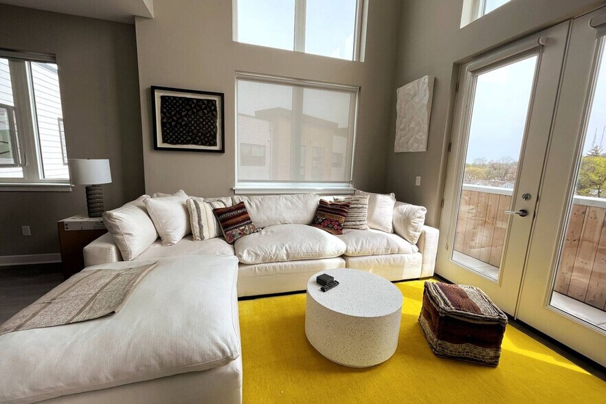 Building Photo - 625 S Goodman St