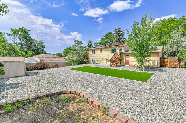 Building Photo - $2,995 - 4 Bed, 2 Bath Home in Aurora with...