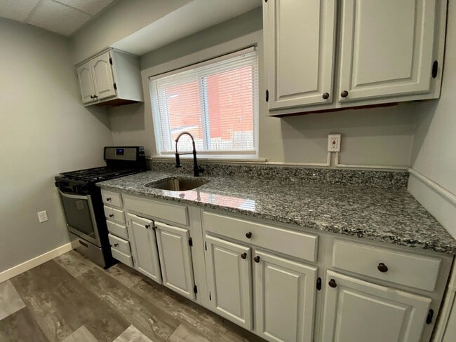 Building Photo - 22 4th St