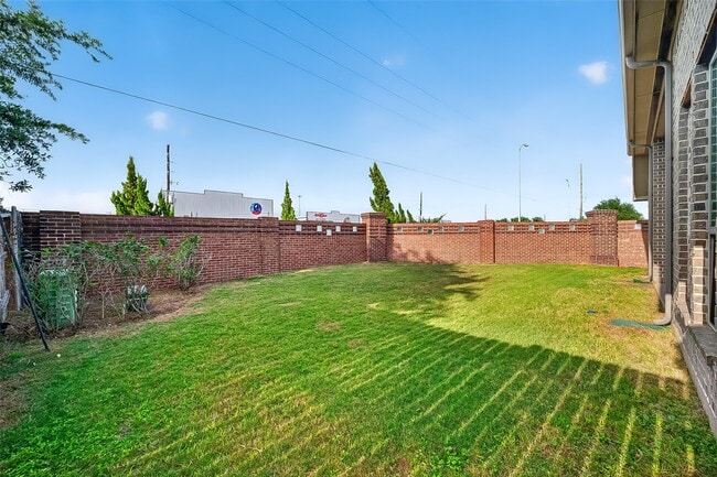 Building Photo - 18202 Nisbet Crossing