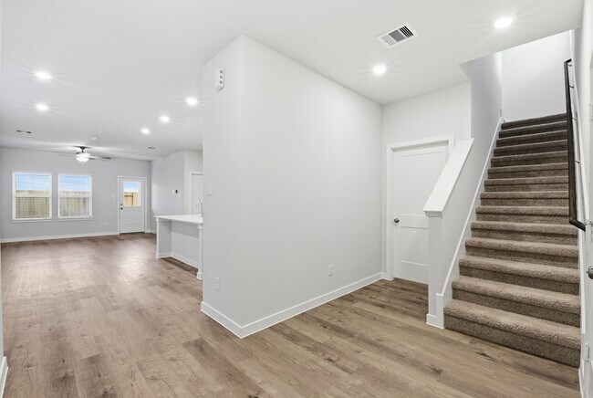 Building Photo - 4011 Ancient Honor Dr