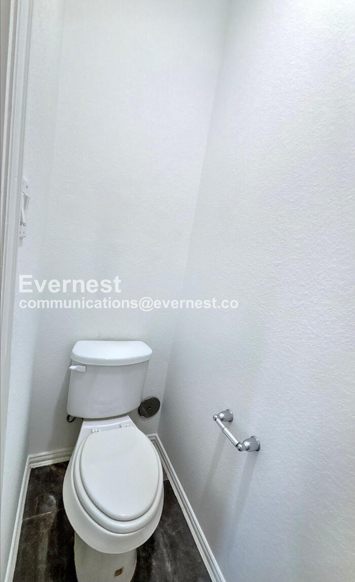 Building Photo - 4811 Sunset Park Ln