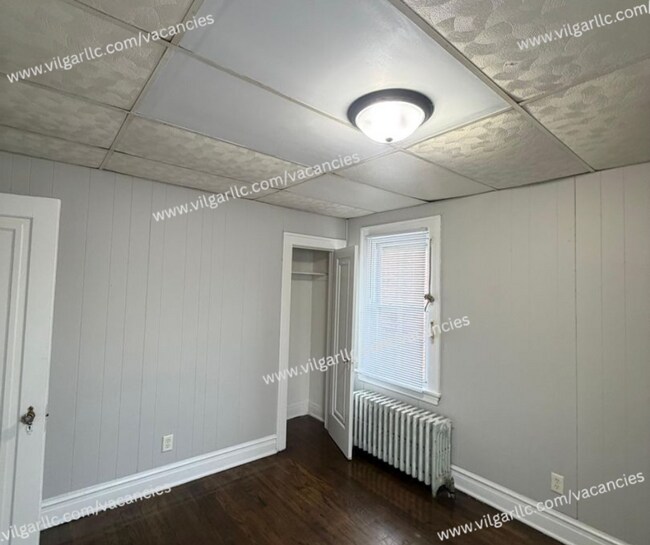 Building Photo - 3 Large Bedrooms • 1 Full Bathroom. A clean, spacious home ready for immediate move-in.