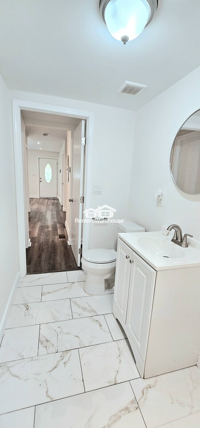 Building Photo - 2015 Detroit Ave NW