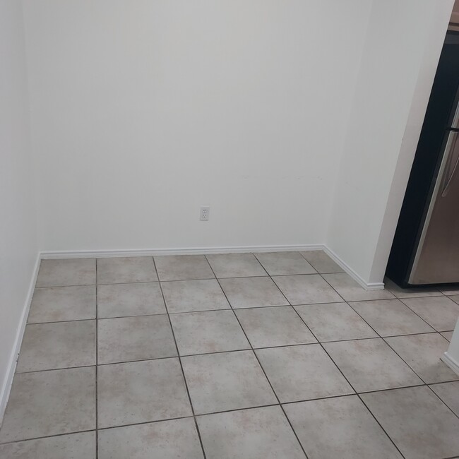 Building Photo - 5512 Lewis Ct