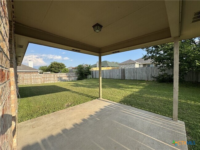 Building Photo - 2806 Maria Dr