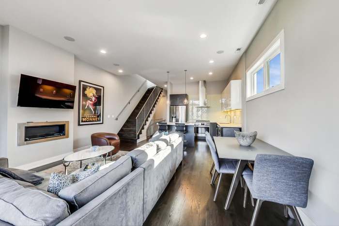 Building Photo - 1021 N Hermitage Ave