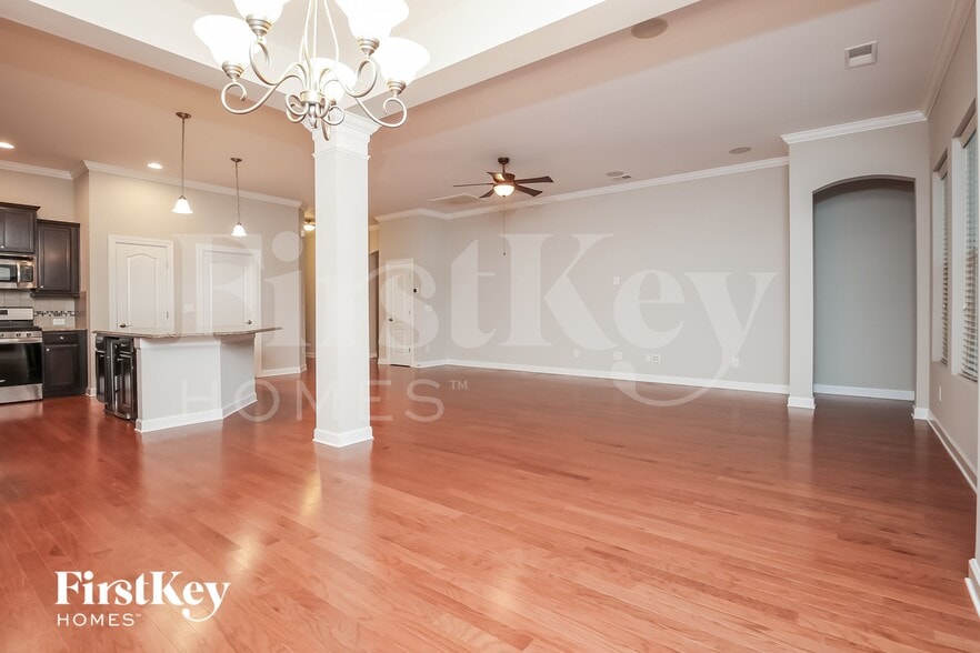 Building Photo - 215 Topsaw Ln