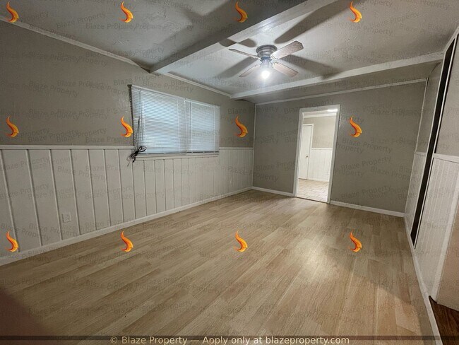 Building Photo - Spacious & Unique! 3 Bed, 1 Bath Home with Bonus Space for Rent