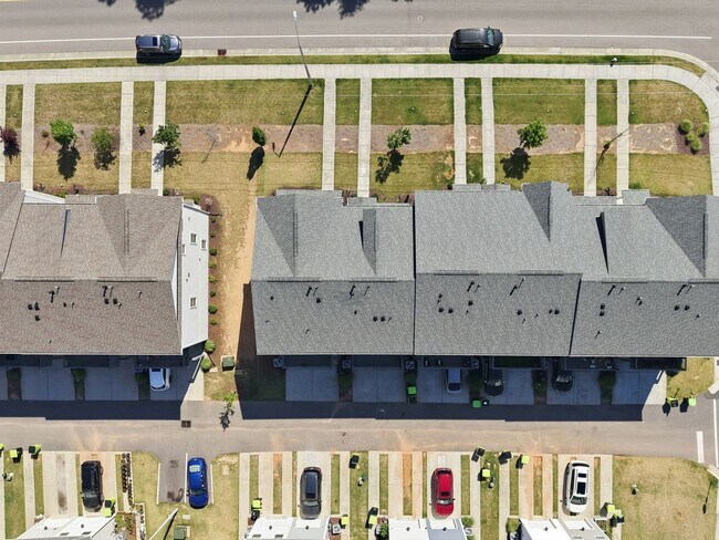 Building Photo - Modern 4BR Townhome with Washer/Dryer & Pet-Friendly Living in Morrisville!