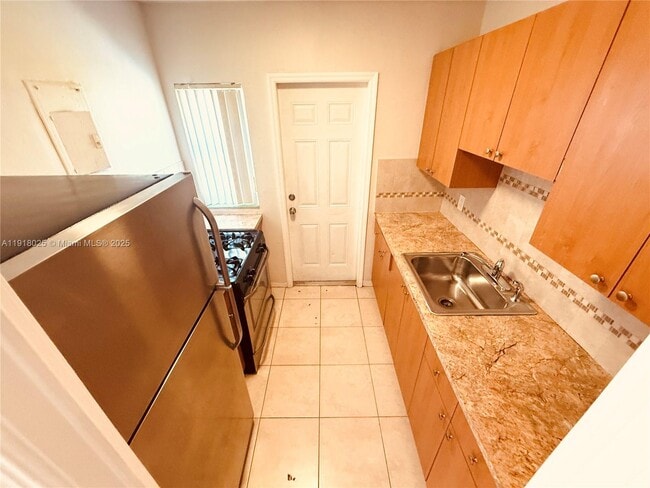 Building Photo - 503 SW 19th Ave