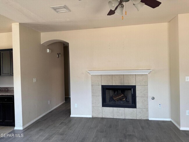 Building Photo - 613 Valley Plum Ave