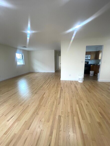 Building Photo - 160 Laconia Ave