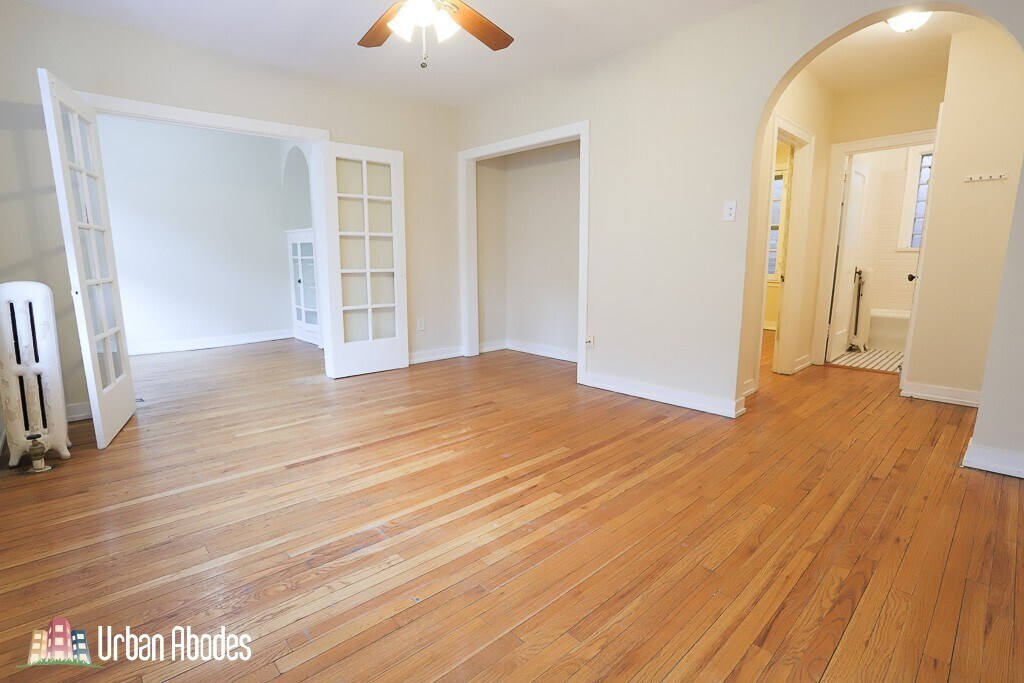 Building Photo - 547 W Surf St