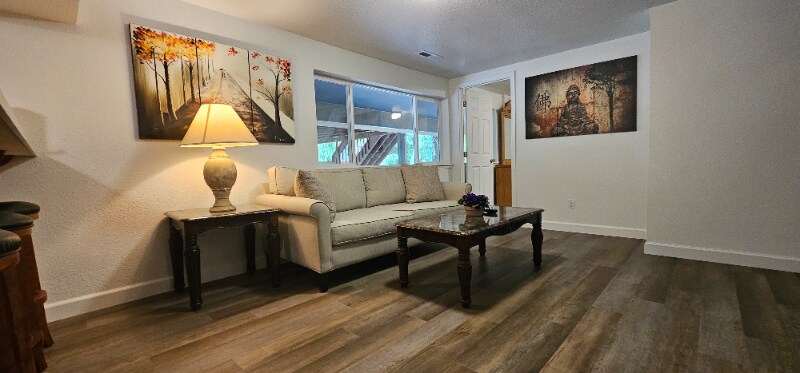 Building Photo - 1626 Huson Dr