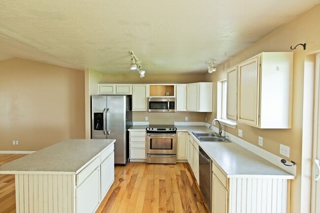 Building Photo - Home In the Landings