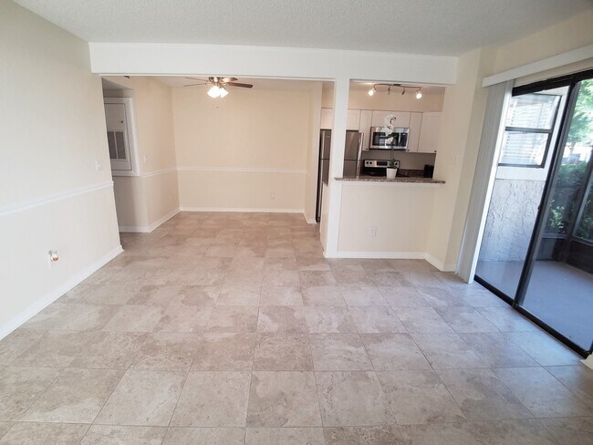 Building Photo - Beautiful  Remodeled First Floor 2/2 Condo...