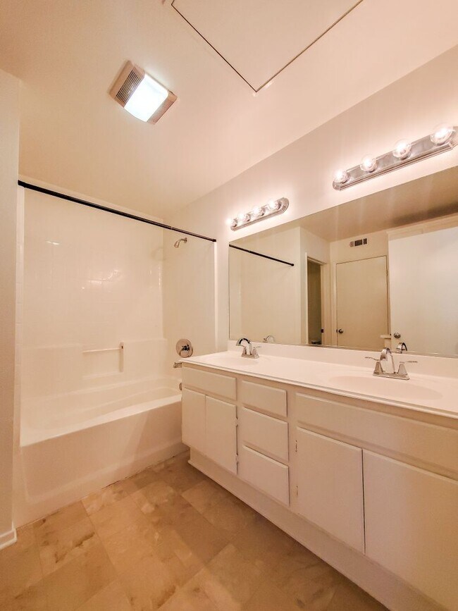 Building Photo - Oceanside Rental Light + Bright 2-Story Oceanside Condo!