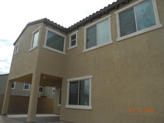 Building Photo - 1051 Whitworth Ave