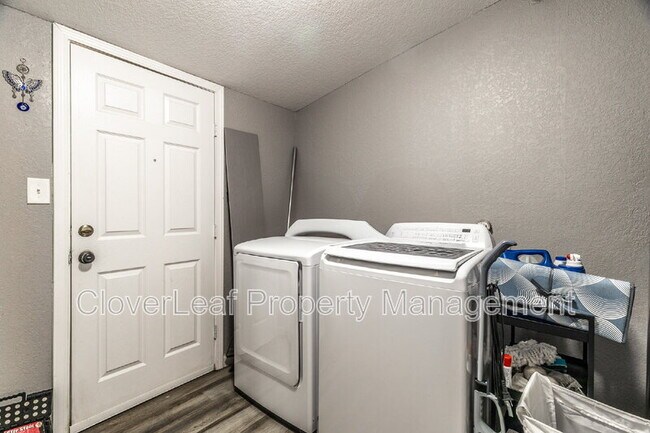 Building Photo - 2735 Pecan Valley Dr