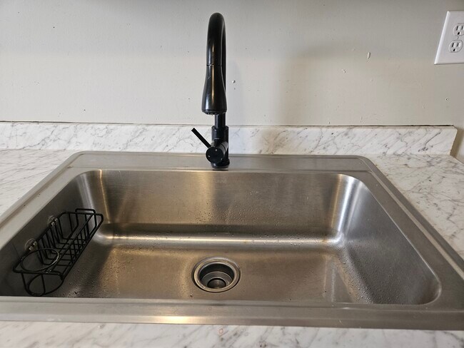 Building Photo - 102 Kay St