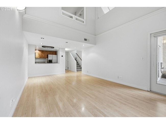 Building Photo - Rare 2 Bed 2 Bath + Loft Quintet Condo with Resort-Style Living in Portland’s West Hills