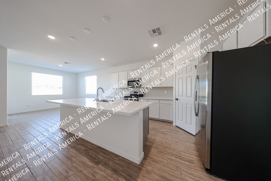 Building Photo - 5528 W McNeil St