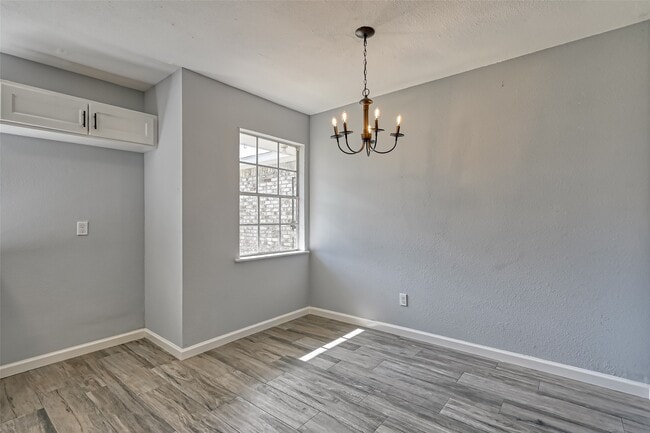 Building Photo - 8623 Valley Forest Dr