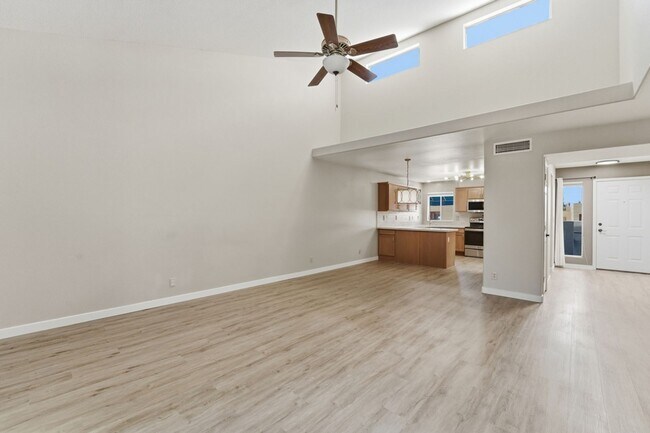 Building Photo - Fully Updated 2 Bed Mesa Condo | Quartz Counters + Pool & Spa