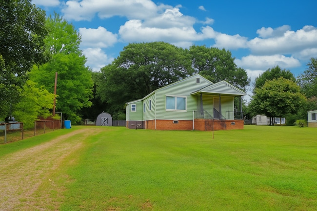Primary Photo - 3 Bedroom Home in Mount Holly, NC (Lawn Ca...
