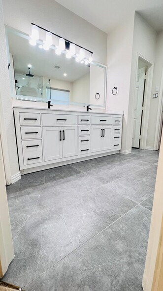 Building Photo - 818 Green Pond Dr