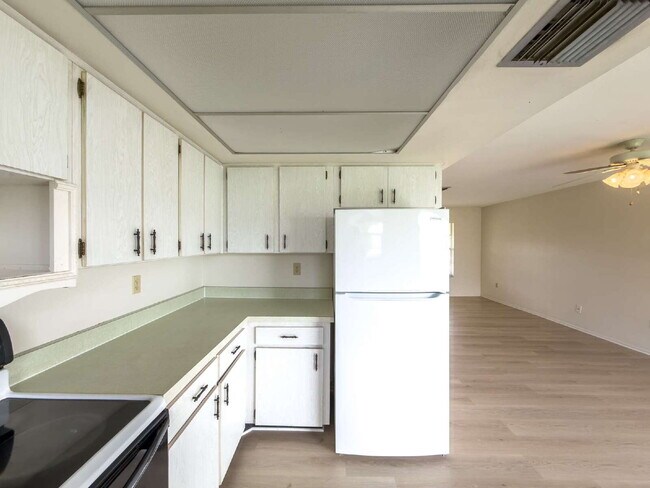 Building Photo - Available for immediate occupancy!